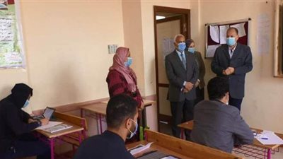 ١٠ صور ترصد متابعة محافظ أسيوط لإجراءات الوقاية بامتحانات الصف الثاني الثانوي