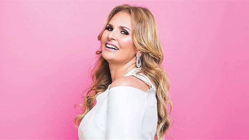 الفنانة يسرا