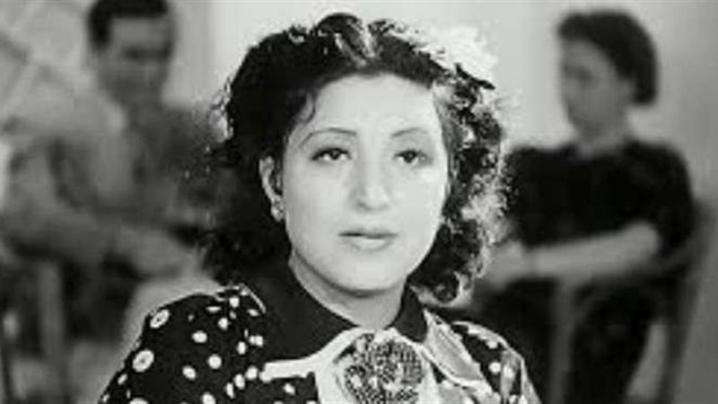 الفنانة عزيزة امير