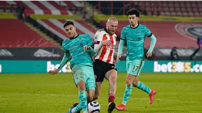 بعد 4 هزائم.. ليفربول يستعيد نغمة الانتصارات بثنائية في شيفيلد | صور