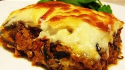 طريقة عمل المسقعة باللحمة المفرومة والبشاميل