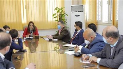 محافظ دمياط تبحث تعزيز خدمات الاتصالات بالقرى