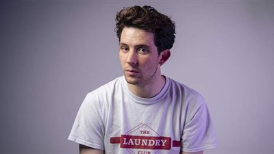 جولدن جلوب 2021.. جوش أوكونر أفضل ممثل عن دوره بمسلسل The Crown