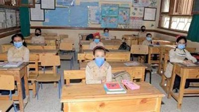 لمدة ساعتين وورقة واحدة.. طلاب الصف الخامس الابتدائي يؤدون الامتحان متعدد التخصصات