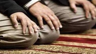 من أين يبدأ الصف خلف الإمام في صلاة الجماعة؟.. دار الإفتاء تجيب