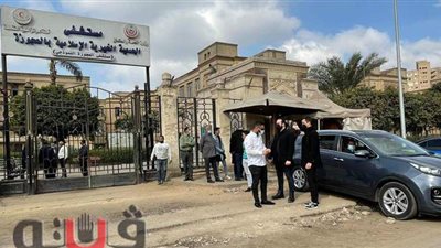 توافد أسرة يوسف شعبان على مستشفى العجوزة استعدادا لتشييع جثمانه | صور