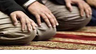 هل يجوز ترك الصلاة على السجادة خشية الانشغال بها؟... الإفتاء تجيب