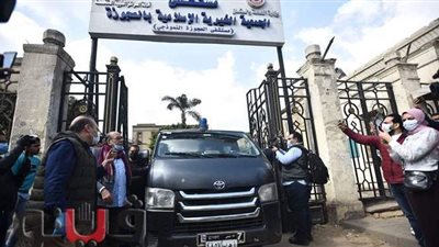 لحظة تشييع يوسف شعبان من مستشفى العجوزة إلى مقابر 6 أكتوبر | فيديو