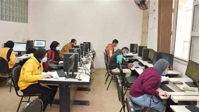كليات جامعة القاهرة تواصل الامتحانات.. والخشت يتابعها لحظة بلحظة | صور