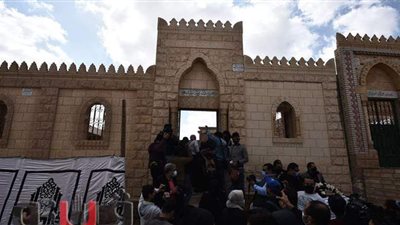 لحظة دفن الفنان يوسف شعبان بمقابر 6 أكتوبر | فيديو وصور