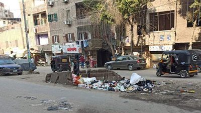 تحولت إلى هرم رابع.. القمامة لا تفرق بين المطاعم والمدارس في حي الوراق