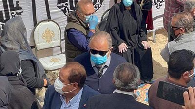 أشرف زكي عن غياب الفنانين بجنازة يوسف شعبان: عندهم تصوير| فيديو