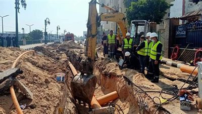 بدء أعمال إصلاح خط الغاز الطبيعي بكورنيش النيل بأسيوط |صور