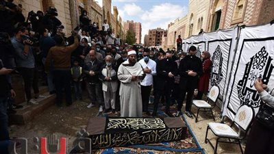 غياب نجوم الفن عن جنازة يوسف شعبان | صور