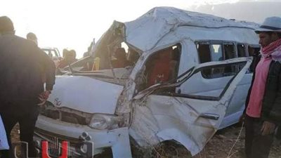 إصابة 9 في انقلاب ميكروباص بطريق مطروح | صور