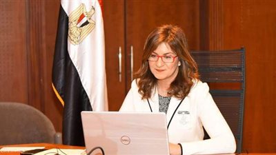 وزيرة الهجرة تعقد أول لقاءات مبادرة «مصرية بـ 100 راجل»