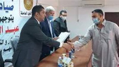 تسليم 4069 صيادا وعاملا غير منتظما وثيقة تأمين على الحياة بجنوب سيناء