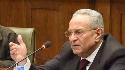 أبو شقة يؤيد الرئيس بتأجيل قانون الشهر العقاري عامين