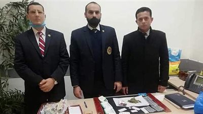 مزاجه عالي.. ضبط منشطات جنسية وأنواع مختلفة من المخدرات بحوزة راكب بمطار القاهرة