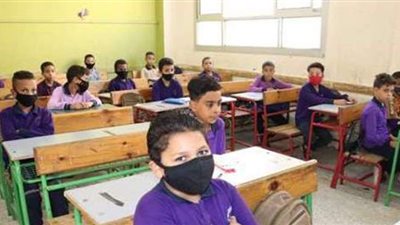 طلاب الصف السادس الابتدائي يؤدون امتحان المتعدد التخصصات.. اليوم