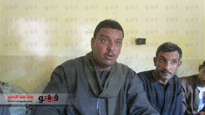 بالفيديو والصور.. «عائد من ليبيا»: «رمولنا المياه على الأرض وقالوا اطحنوا بعض عليها»