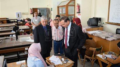 11ألف طالب بالآداب و1635 بالعلوم يؤدون الامتحانات بسوهاج (صور)