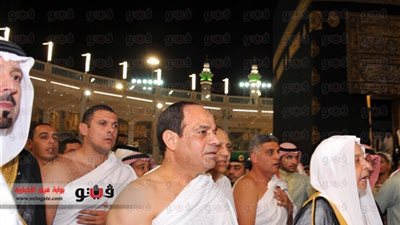بالفيديو.. معتمرون يدعون لـ«السيسي» في الحرم المكي