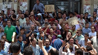 قوات الأمن تحاصر