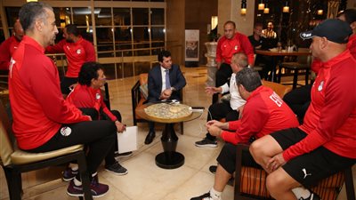 وزير الرياضة يجتمع بلاعبي المنتخب الأوليمبي في وجود الجنايني (صور)