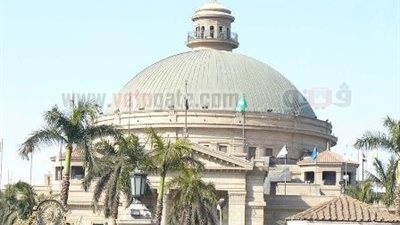 معتصمو جامعة القاهرة يطالبون بالاستغناء عن المستشارين