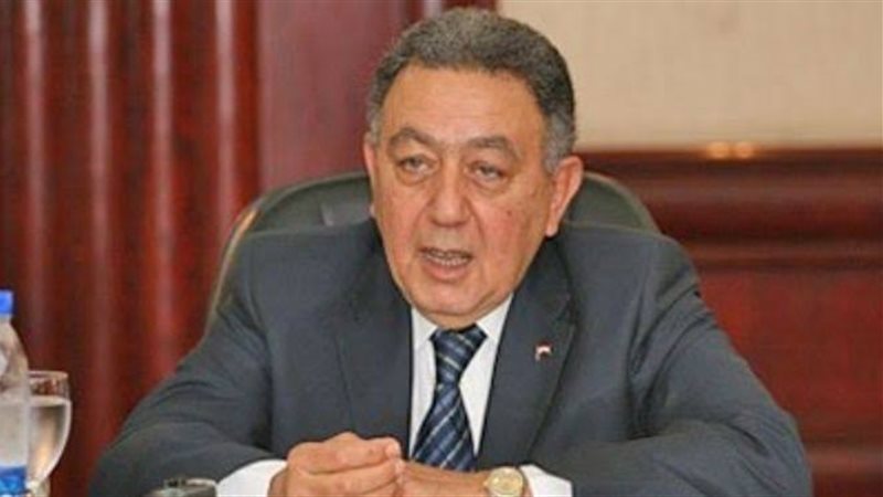  الدكتور عمرو حلمى