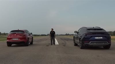تسارع سيارة ألفا روميو ستيلفيو كوادري فوليو مع لامبورجيني أوروس (فيديو)