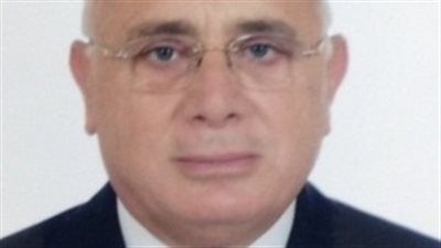 «الطباخ» يطالب بمنطقة صناعية متكاملة للملابس في قناة السويس