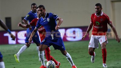 مشادة بين عضو الأهلي والمنسق الأمني لمباراة سموحة