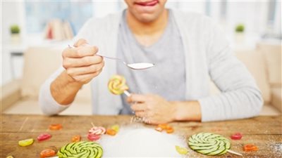 ماذا يفعل الإفراط في تناول السكر بأدمغتنا؟