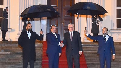 توافد القادة المشاركين بمؤتمر مجموعة الـ20 وأفريقيا لمقر انعقاد القمة في برلين