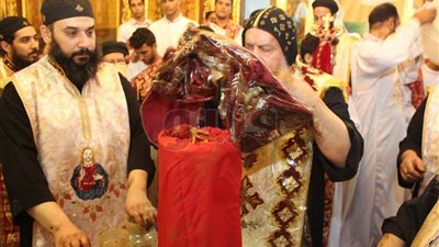 35 صورة ترصد تطييب الأنبا شاروبيم رفات أول باباوات الإسكندرية