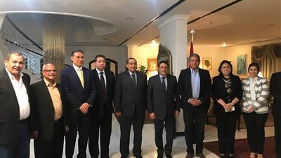 وزير الشباب يلتقي السفير المصري بالكويت