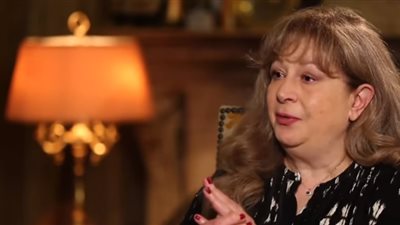 سمية الألفي تبكي: فاروق الفيشاوي خد قلبي.. وتايهة في الدنيا من غيره