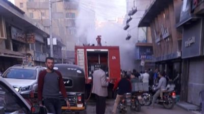 ٣ سيارات إطفاء للسيطرة على حريق في محل شنط بميت غمر ( صور)