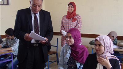 تغيير مراقبي لجان امتحانات مدرسة بدمياط