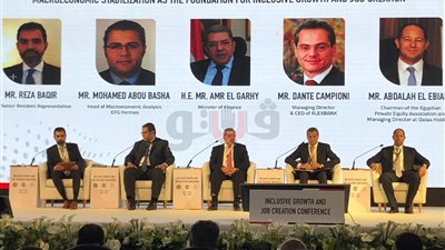 وزير المالية يشارك في مؤتمر «خلق فرص العمل».. الجارحي: خفض الدين العام لـ 80 % من الناتج المحلي في 2020.. زيادة متوسط الدخل وتحسين المعيشة.. وتعزيز شبكة الحماية الاجتماعية