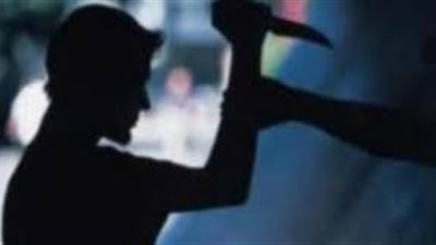 طعنه وذهب للصلاة بالمسجد.. إصابة خفير على يد نجله بسبب خلافات عائلية بقنا