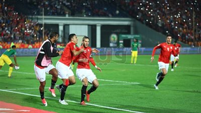 9 صور ترصد الفرحة الجنونية للاعبي مصر بعد هدف رمضان صبحي