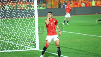 مصطفى محمد يتضامن مع المصور الفلسطيني خلال احتفاله بالهدف الثاني