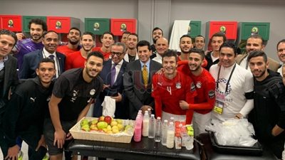 وزير الرياضة يحتفل مع لاعبي المنتخب الأوليمبي بالتأهل لأولمبياد طوكيو (صور)