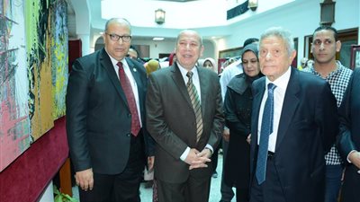 محافظ دمياط يفتتح معرضا للفن التشكيلي بمكتبة مصر العامة (صور)