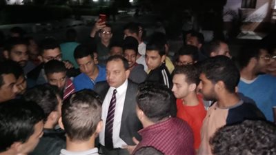 رئيس جامعة بني سويف يحتفل مع الطلاب بصعود المنتخب الأوليمبي لأولمبياد طوكيو