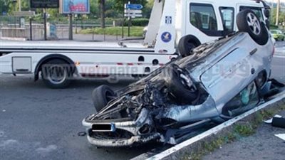 إصابة  شخصين فى انقلاب سيارة على الطريق الدولى بسيناء