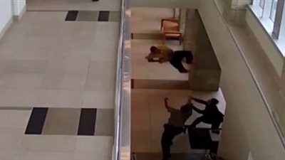 أخطر محاولة لص للهرب من قاعة المحكمة (فيديو)